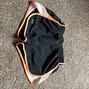 Women’s UA shorts